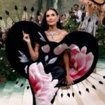 HT7. Demi Moore dons jaw-dropping dress to Met Gala – made from wallpaper and took 11,000 hours to embroider